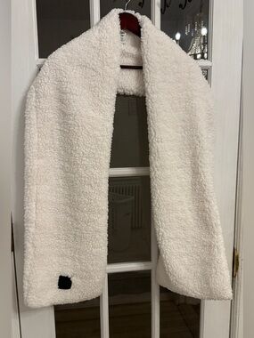 UGG Women’s White Oversized Sherpa Scarf One Size